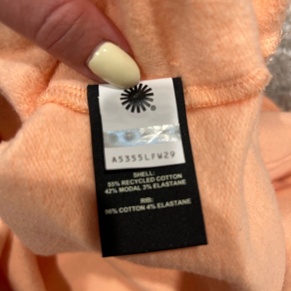 UGG 2pc.set/ Keira hoodie and zahara shorts ๐ - Picture 7 of 16